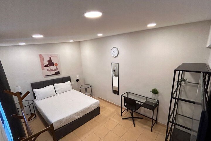 Room 25 of 48