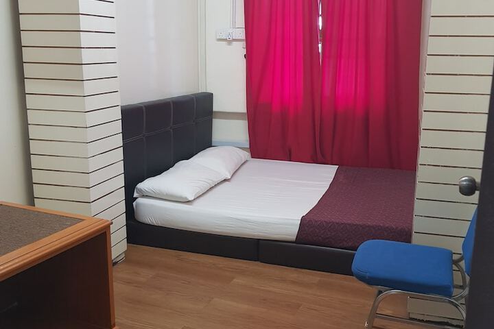 Room 9 of 96