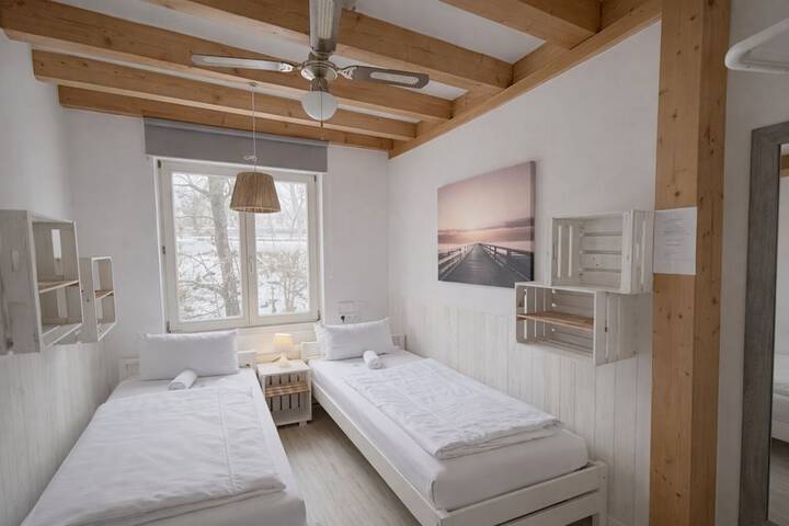 Room 7 of 8