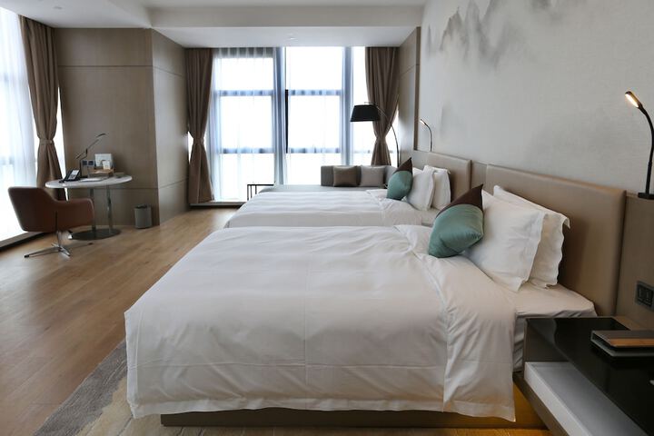 Room 4 of 42