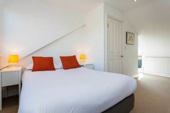 Room 10 of 20