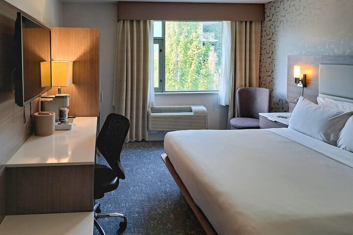 Room 10 of 25