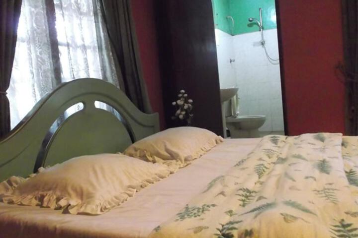 Room 4 of 5