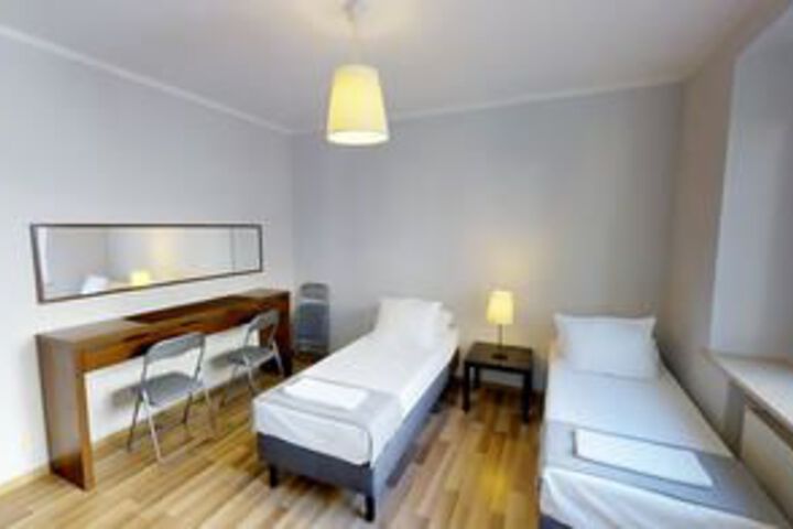 Room 9 of 16