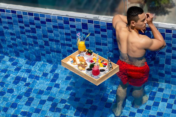Pool 32 of 33