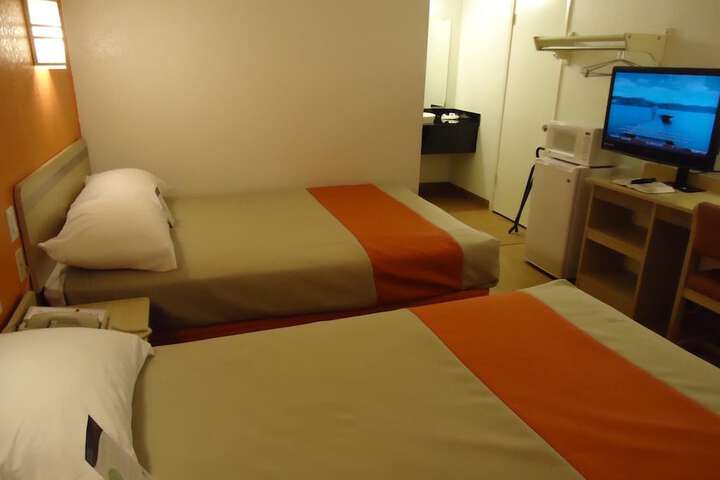 Room 5 of 37