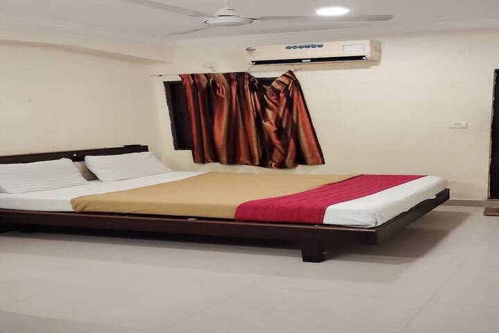 Room 7 of 13