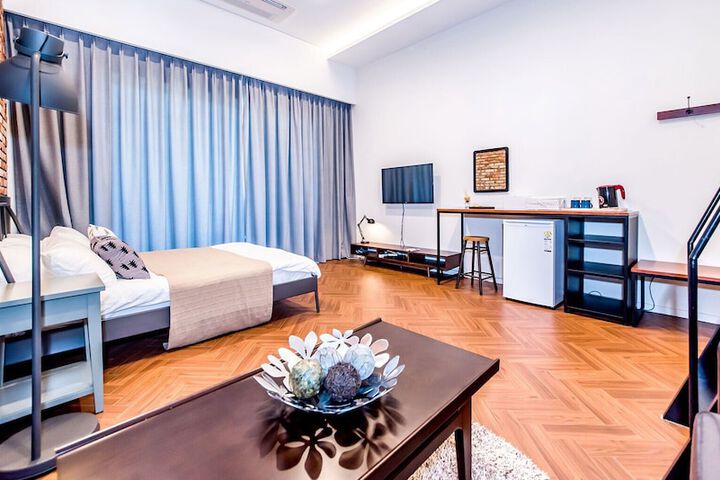 Room 13 of 84