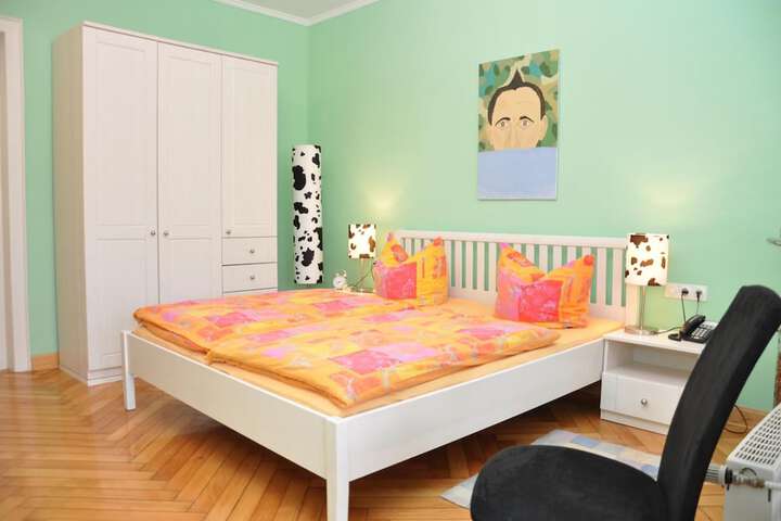 Room 17 of 38