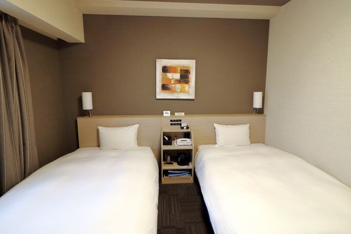 Room 10 of 26