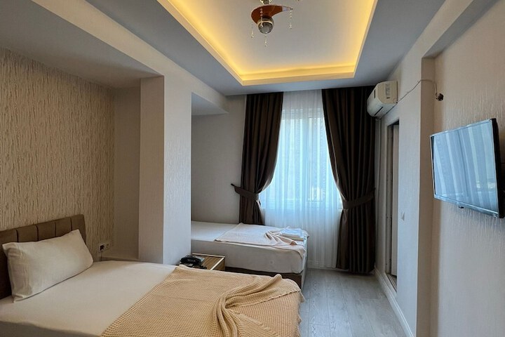 Room 9 of 18