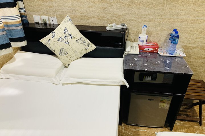 Room 25 of 142