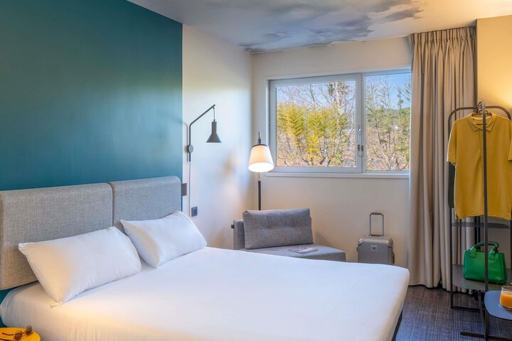 Room 8 of 42