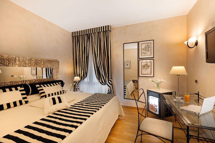 Room 25 of 62