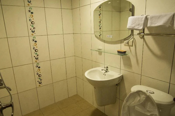 Room 8 of 16