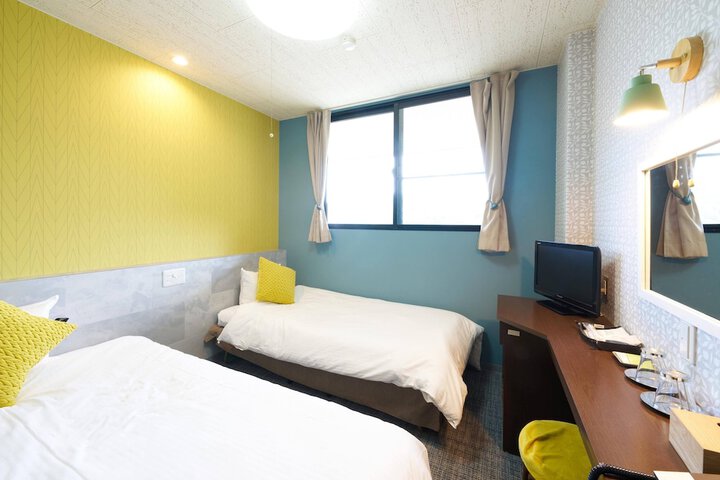 Room 7 of 18