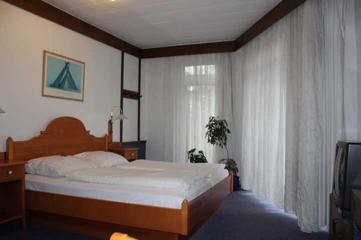 Room 7 of 18