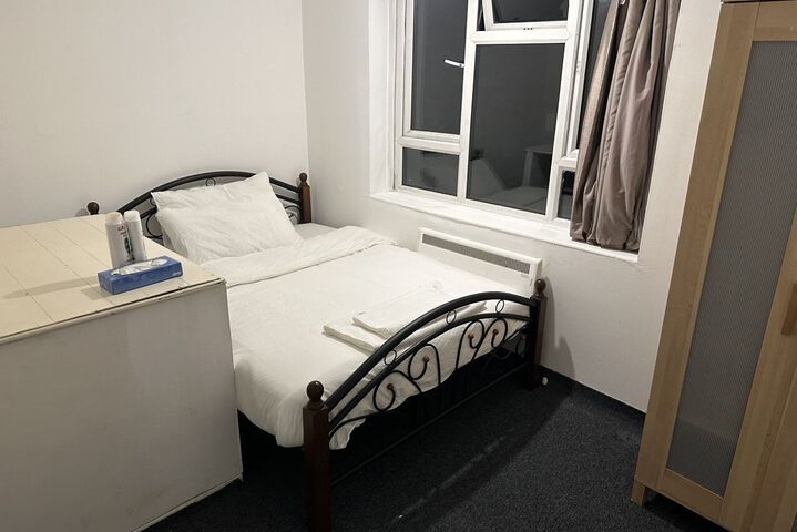 Room 16 of 19