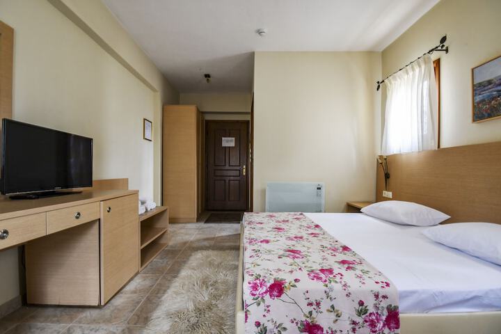 Room 6 of 82