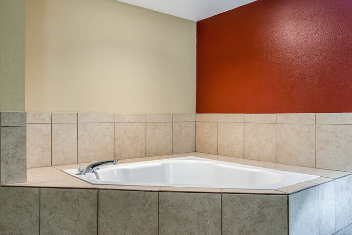 Jetted tub