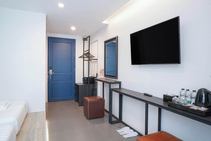 Room 33 of 60