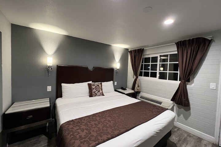 Room 2 of 22