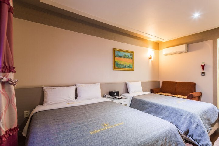 Room 4 of 31
