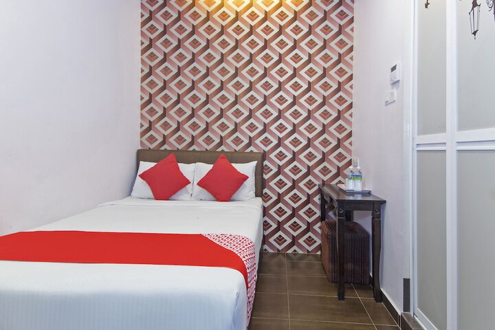 Room 9 of 38