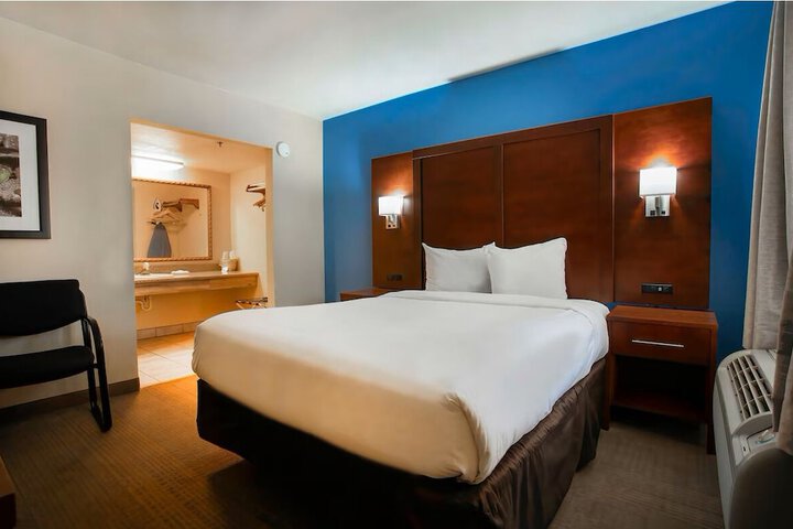Room 4 of 10