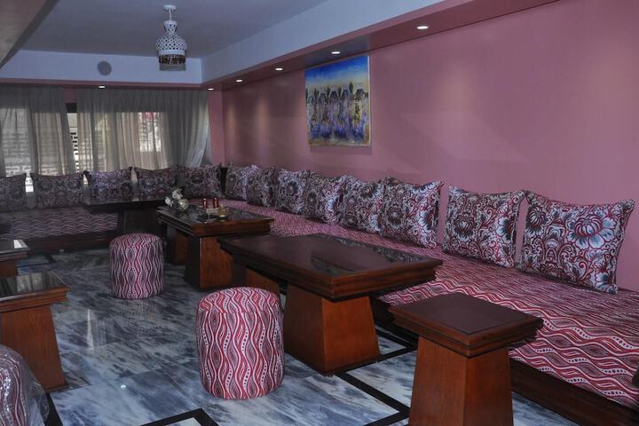 Lounge 32 of 43