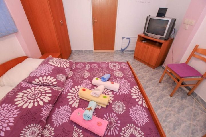 Room 16 of 20