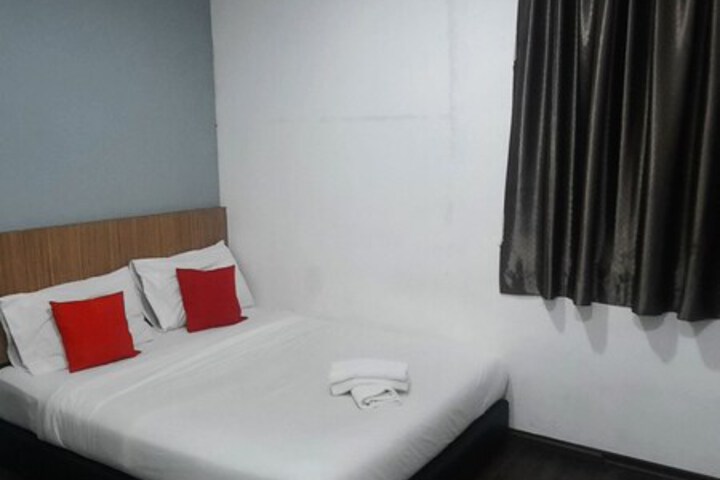 Room 6 of 28
