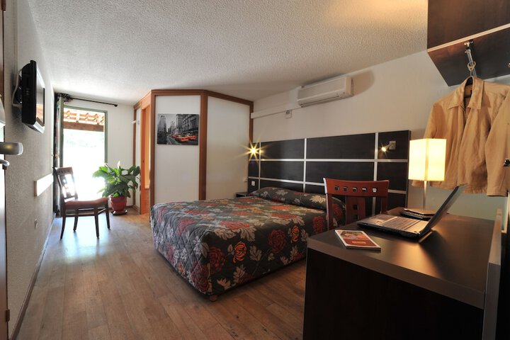 Room 6 of 61