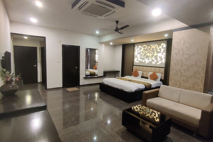 Room 8 of 15