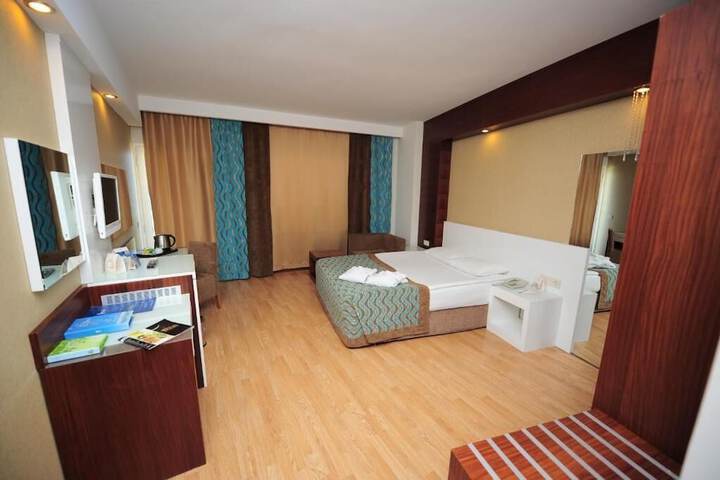 Room 16 of 120
