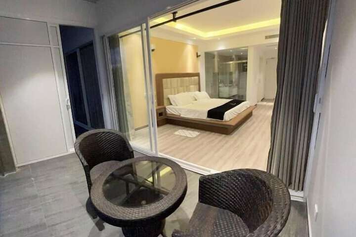 Room 5 of 25