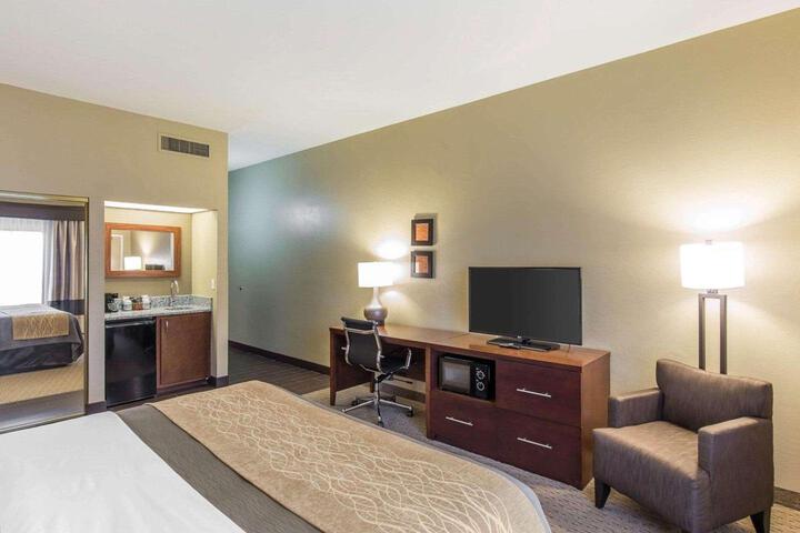 1 King Bed (8 of 20)