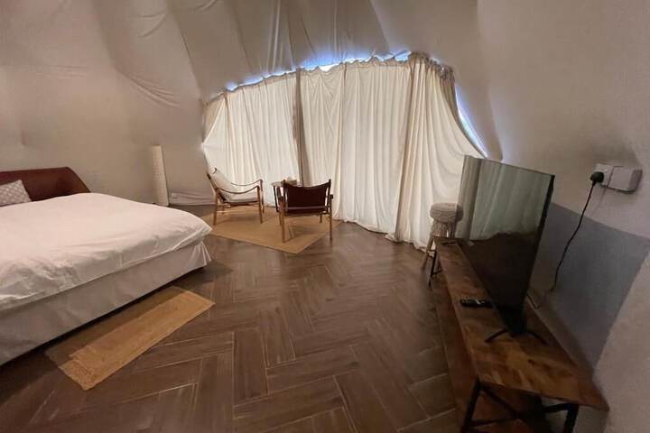 Room 6 of 51