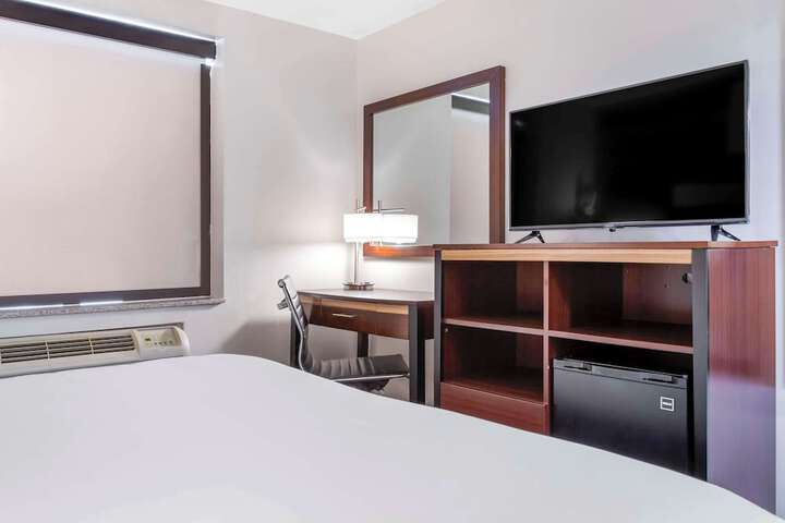 Standard | King Bed (6 of 11)