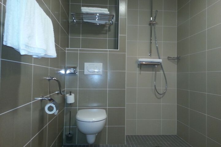 Room 34 of 41