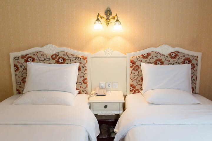 Room 8 of 22