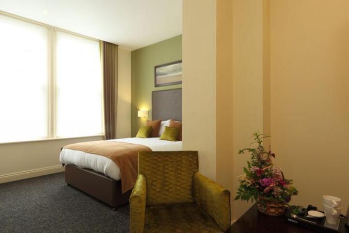 CHALFIELD MANOR BOUTIQUE HOTEL