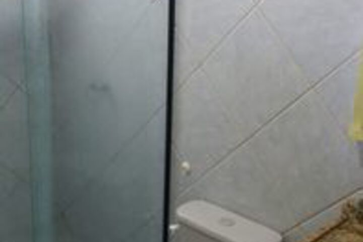 Room 6 of 32