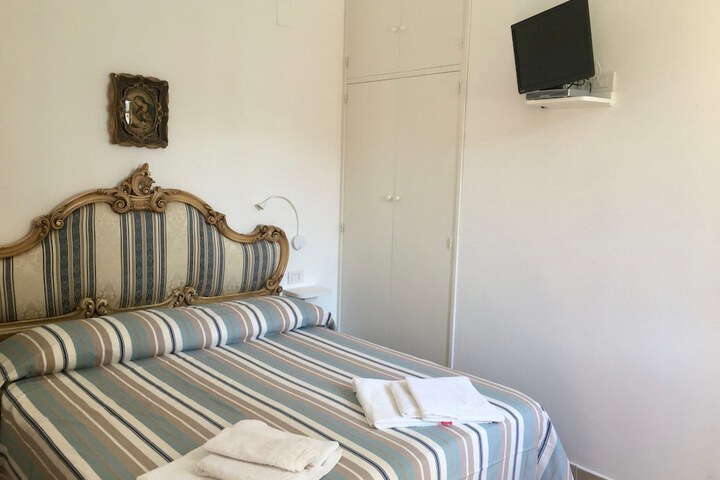 Room 3 of 47