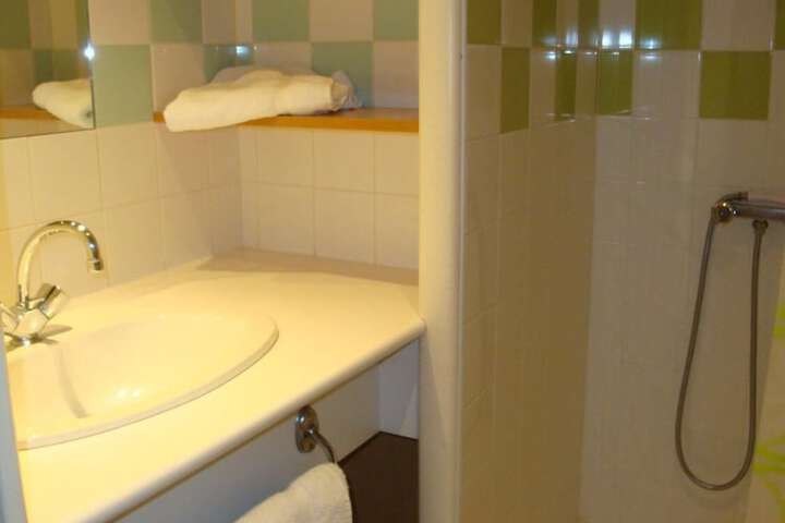 Room 40 of 81