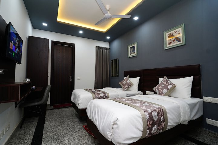 Room 9 of 73