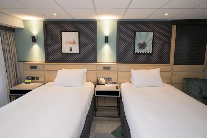 Room 44 of 124