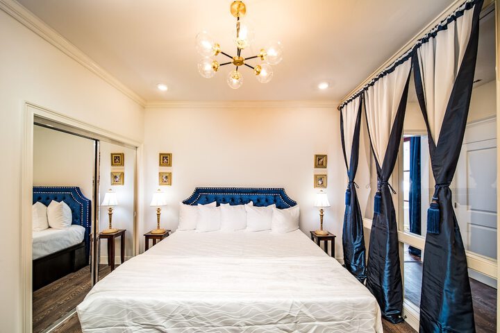 Room 32 of 182
