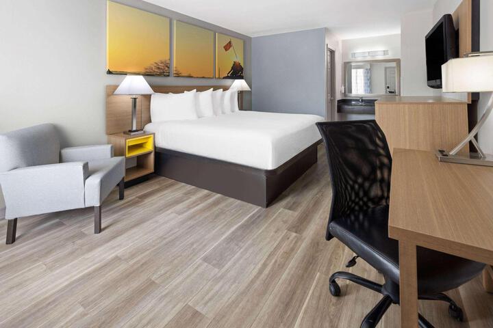1 King Bed (1 of 8)