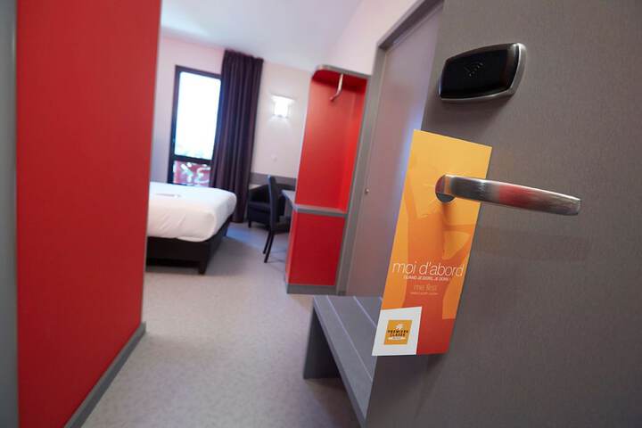 Room 16 of 38